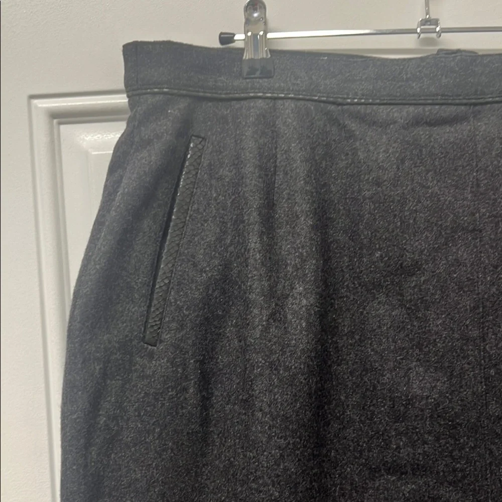 GIVENCHY old money vintage leather trim Chic Black Pencil Skirt 22W‎